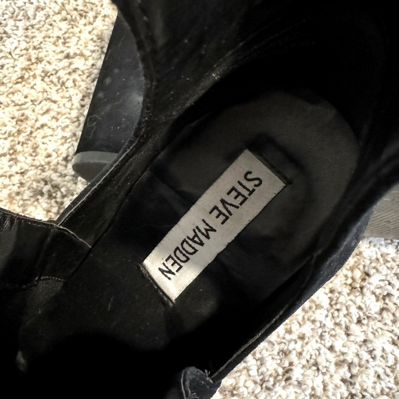 Steve Madden Perforated Suede Bootie Heels - 5.5/6 - Picture 5 of 5